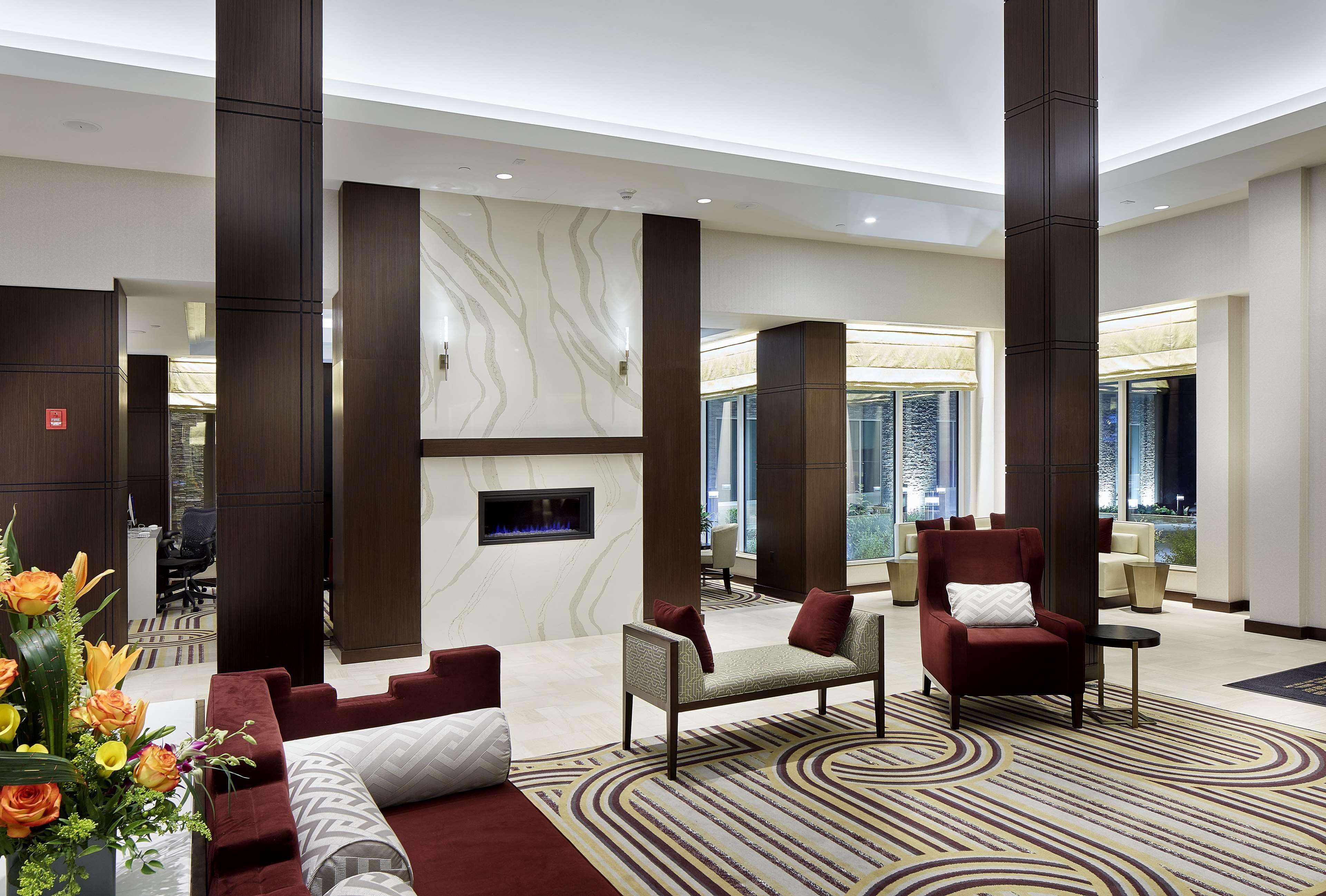 Hilton Garden Inn Roslyn Экстерьер фото
