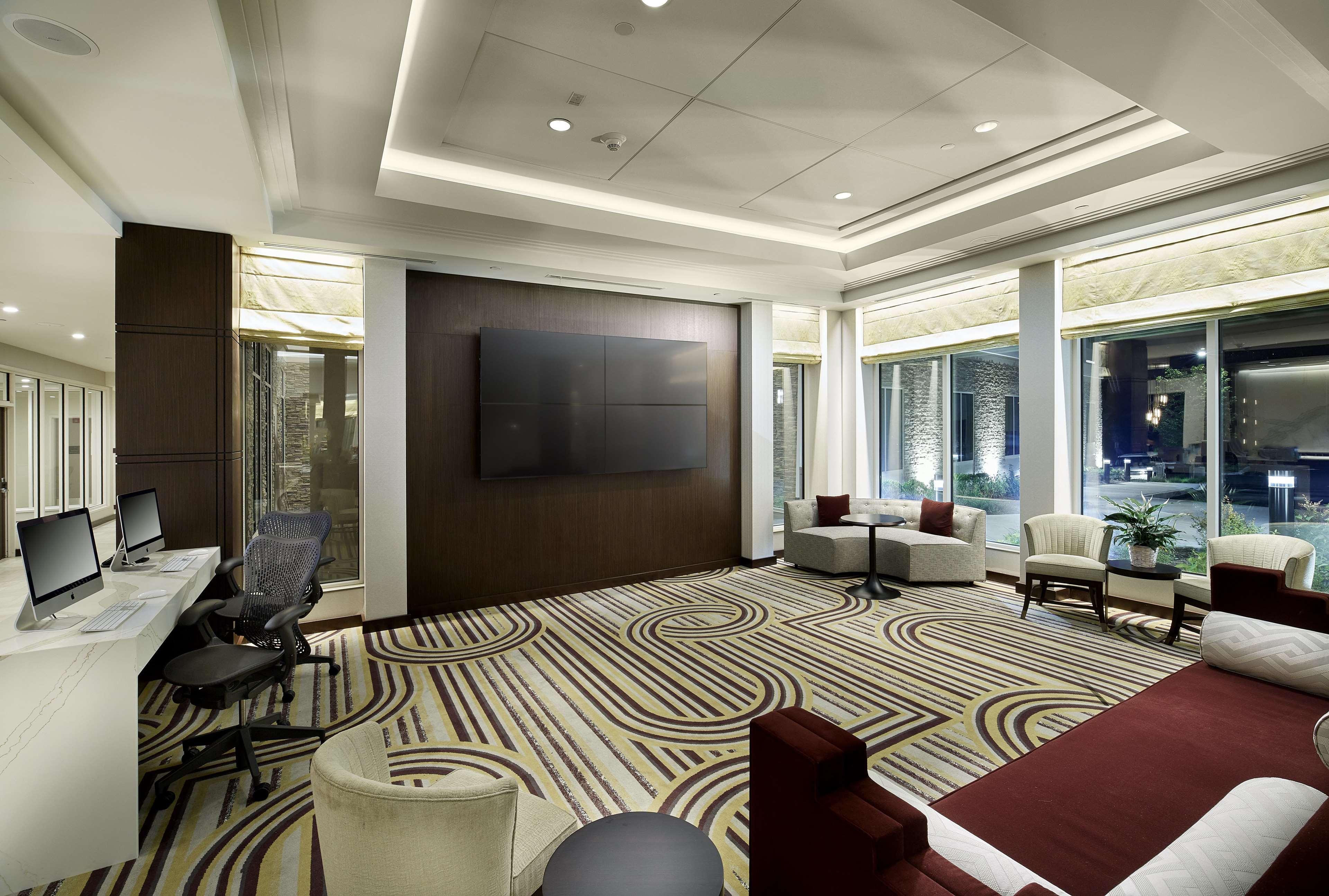 Hilton Garden Inn Roslyn Экстерьер фото