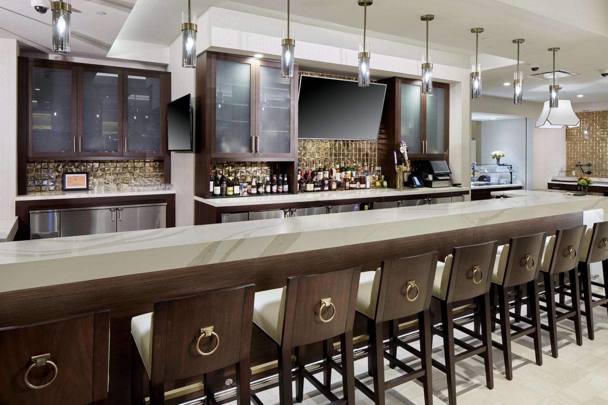 Hilton Garden Inn Roslyn Экстерьер фото