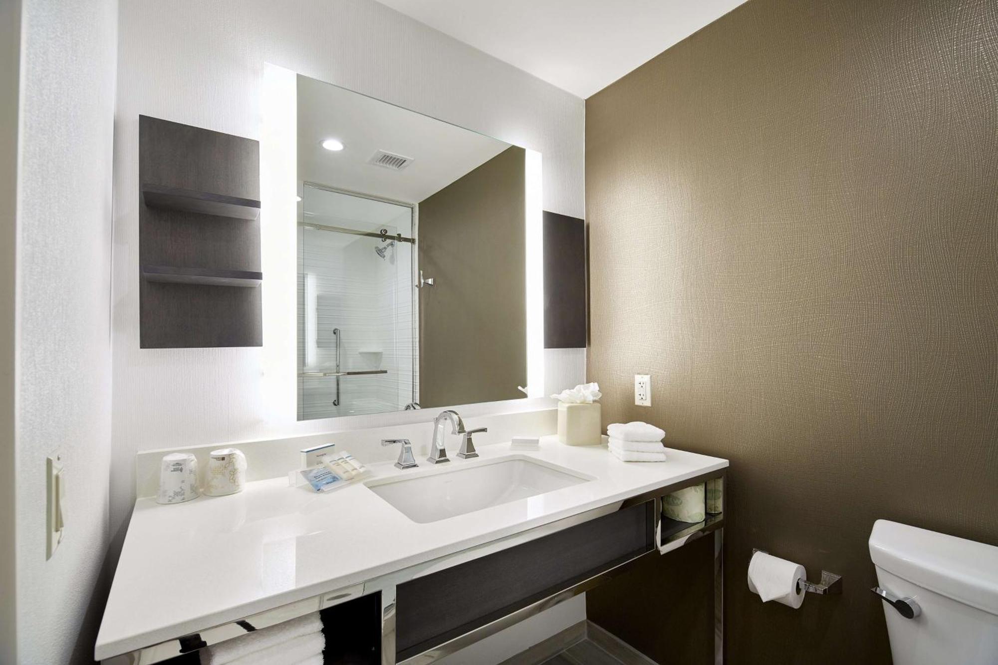 Hilton Garden Inn Roslyn Экстерьер фото