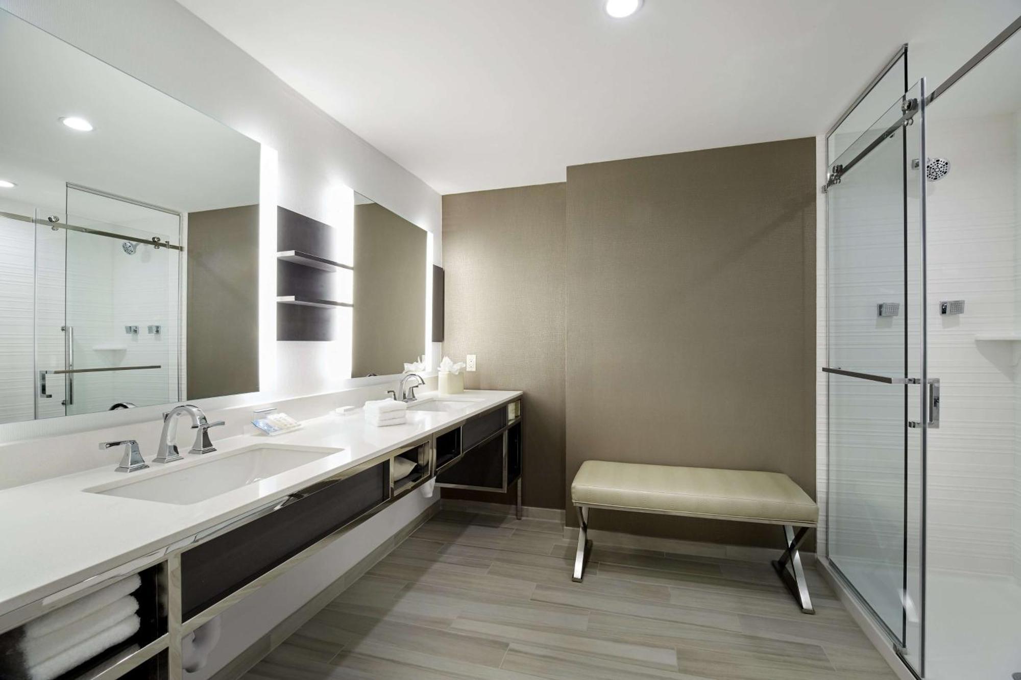 Hilton Garden Inn Roslyn Экстерьер фото