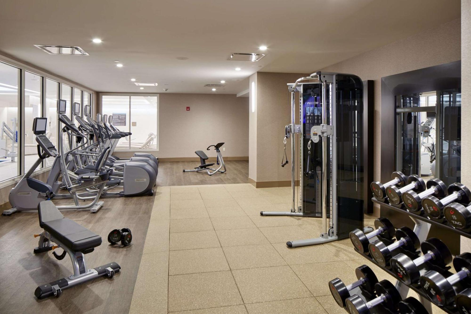 Hilton Garden Inn Roslyn Экстерьер фото
